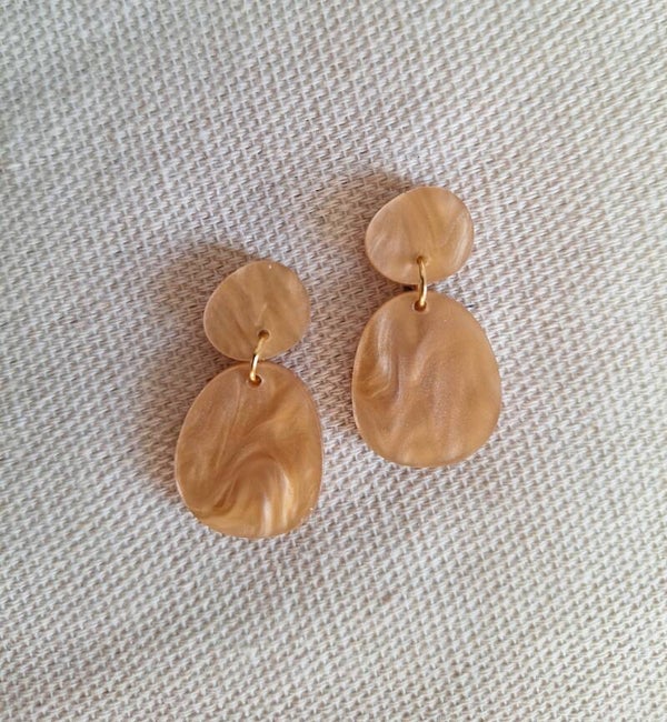 Oorbel Anna parelmoer zand