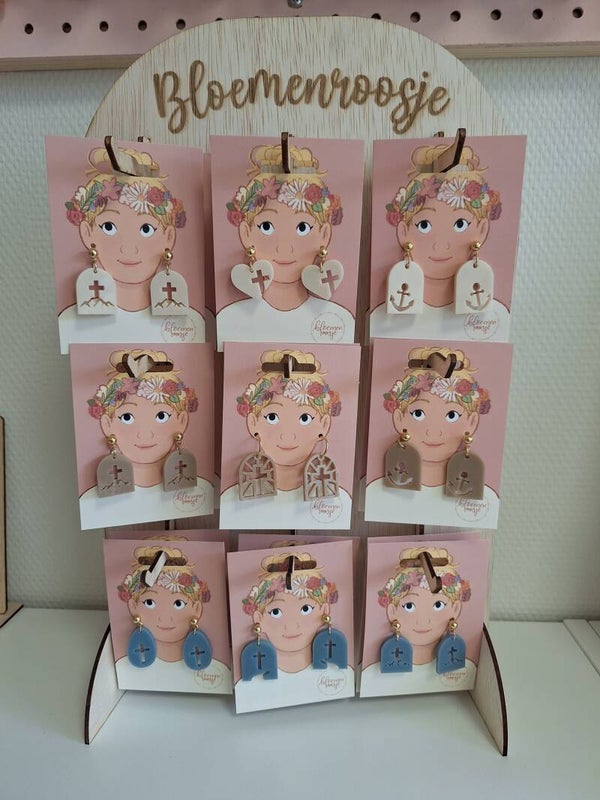 Display met Oorbellen op kaartje