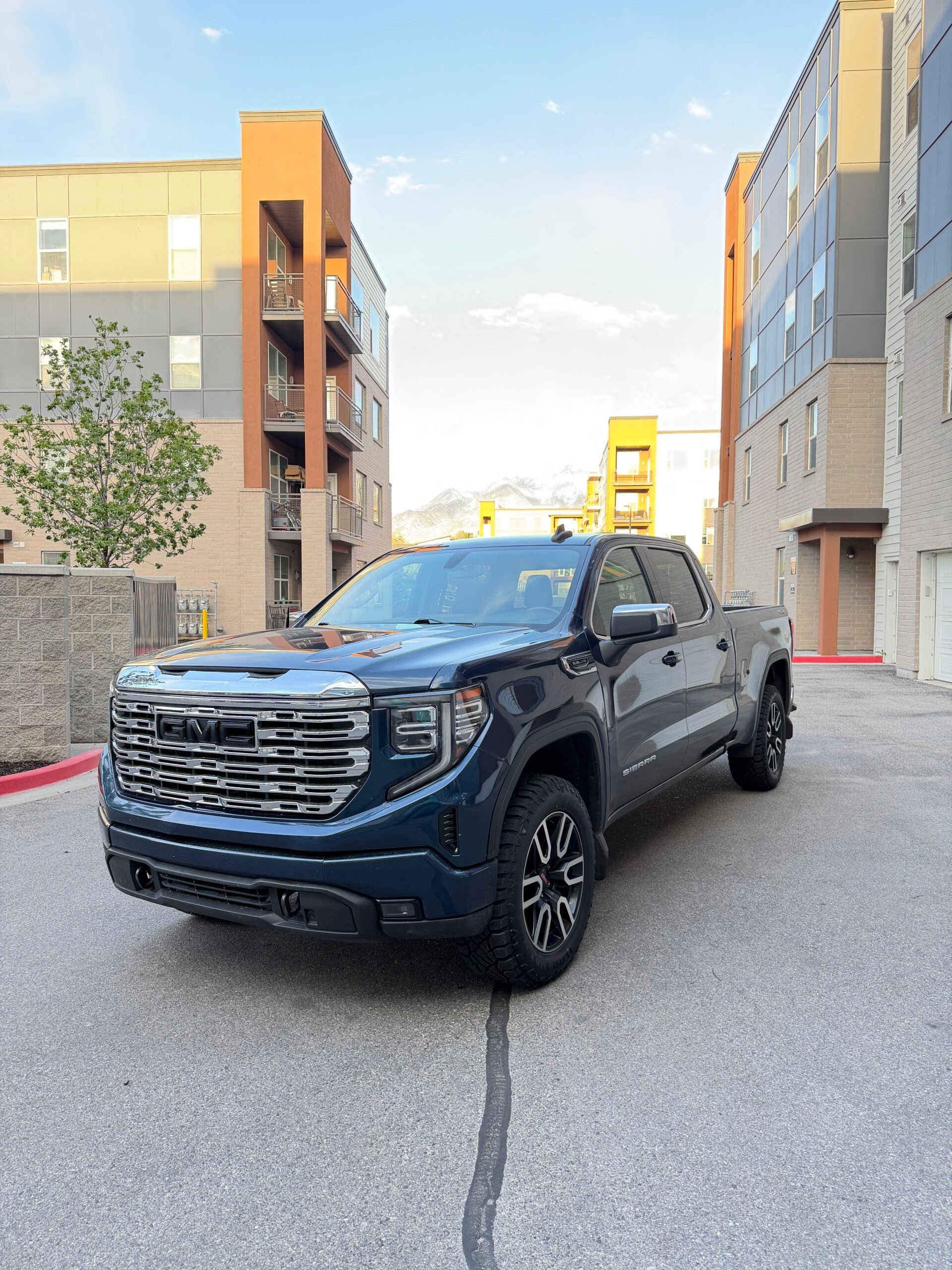 2022 GMC Sierra 4WD Crew Cab Short Box SLE's photo