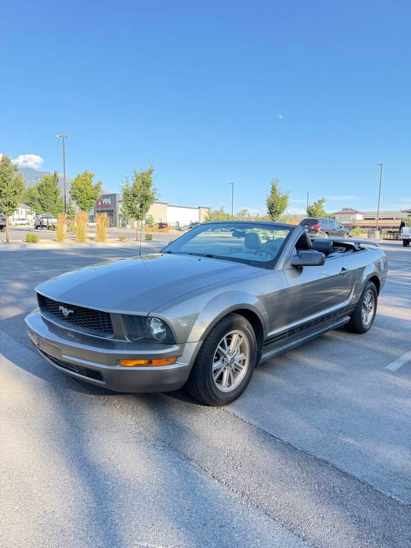 2005 Ford Mustang V6 Deluxe