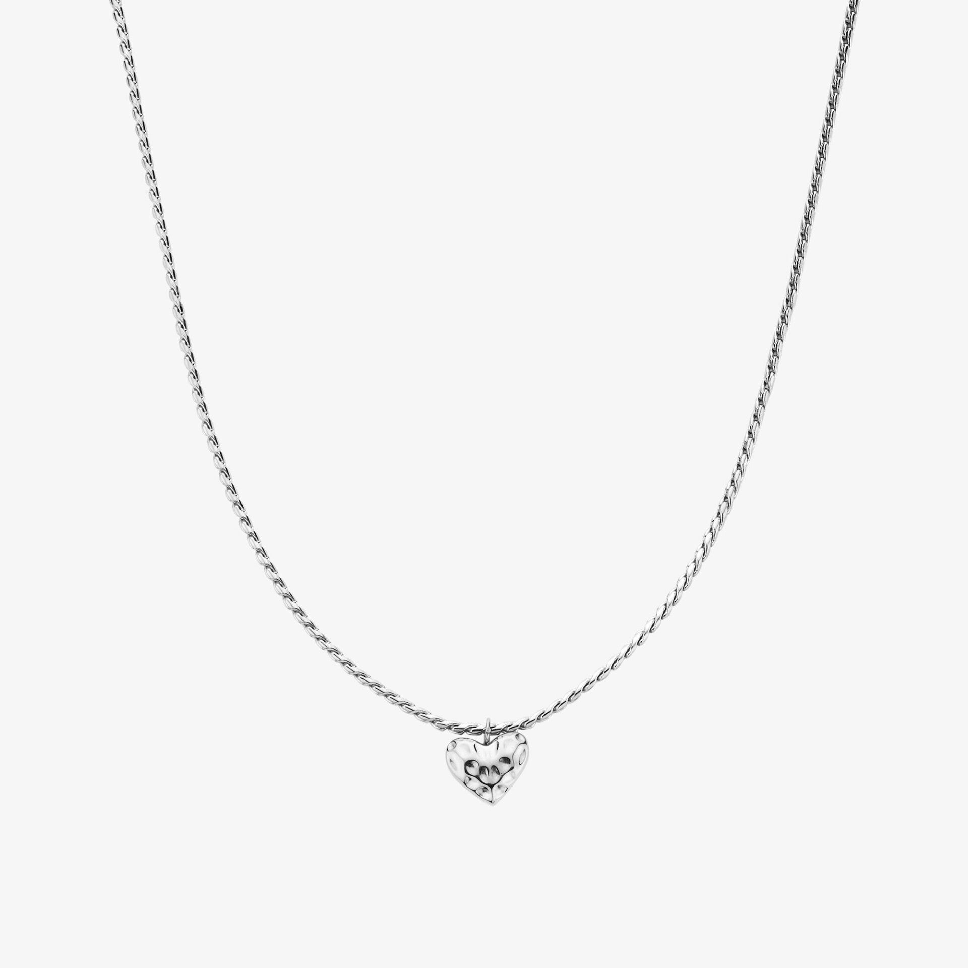 Zilverkleurige ketting met klein hartje