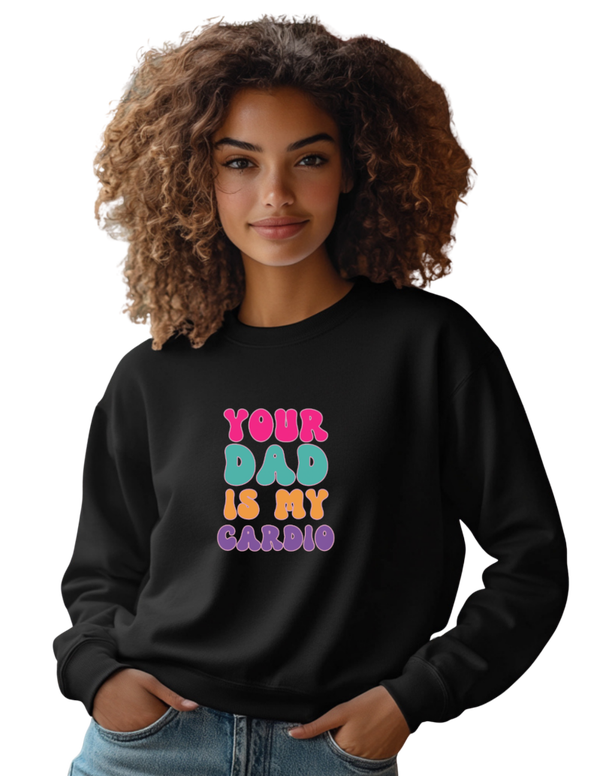 Sweater zwart met print “your dad is my cardio”