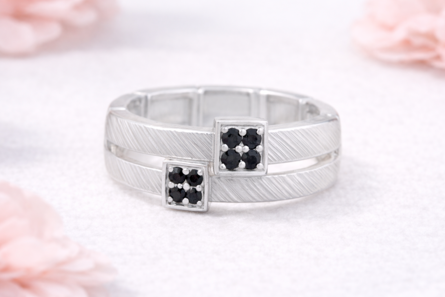 BE Jewels - Ring - zilverkleurig met zwarte siersteentjes