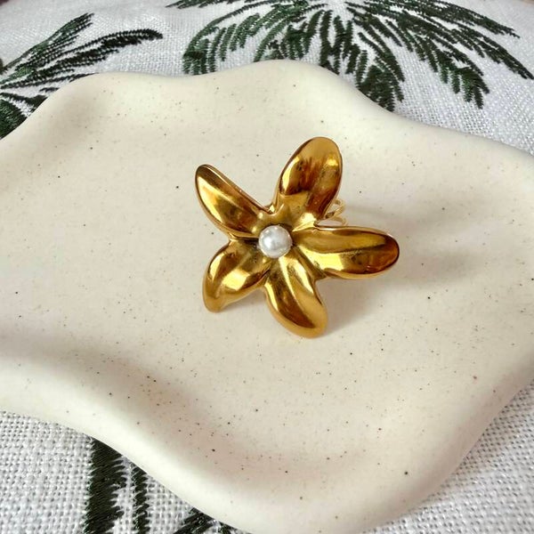 Flower ring pearl