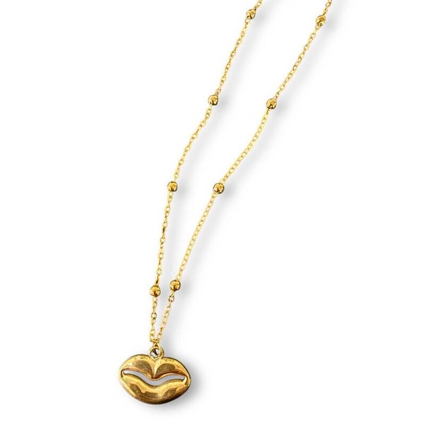 Kiss me necklace