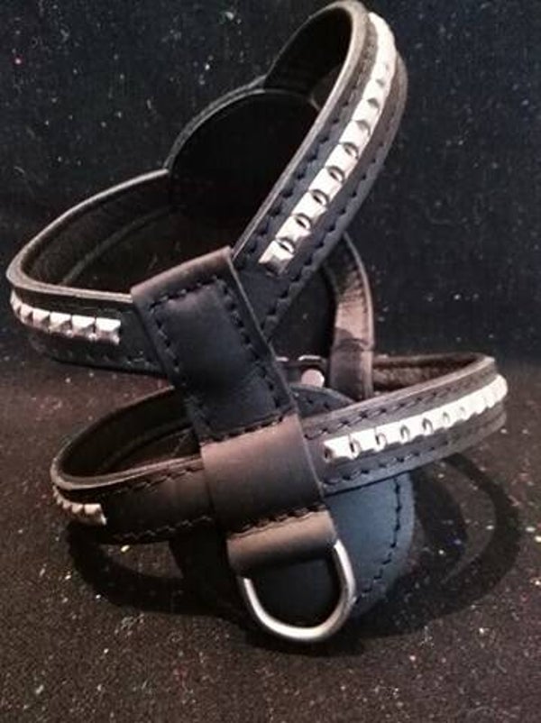 LEDEREN HARNAS STUDS ZWART