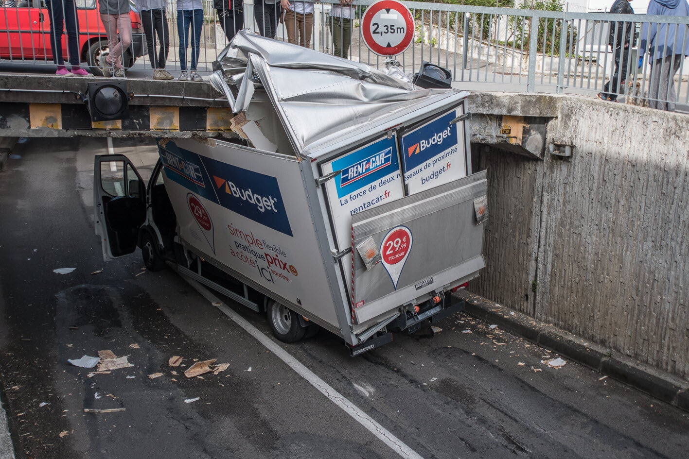 utilitaire-accident-colision-pont