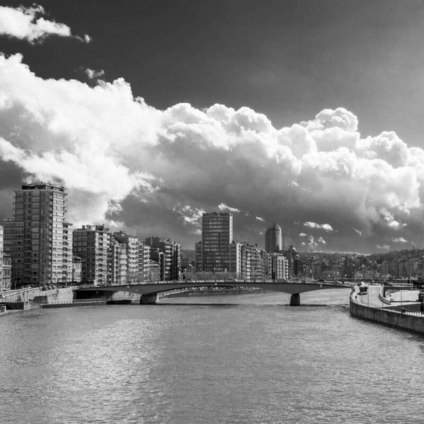 Fleuve et nuages.