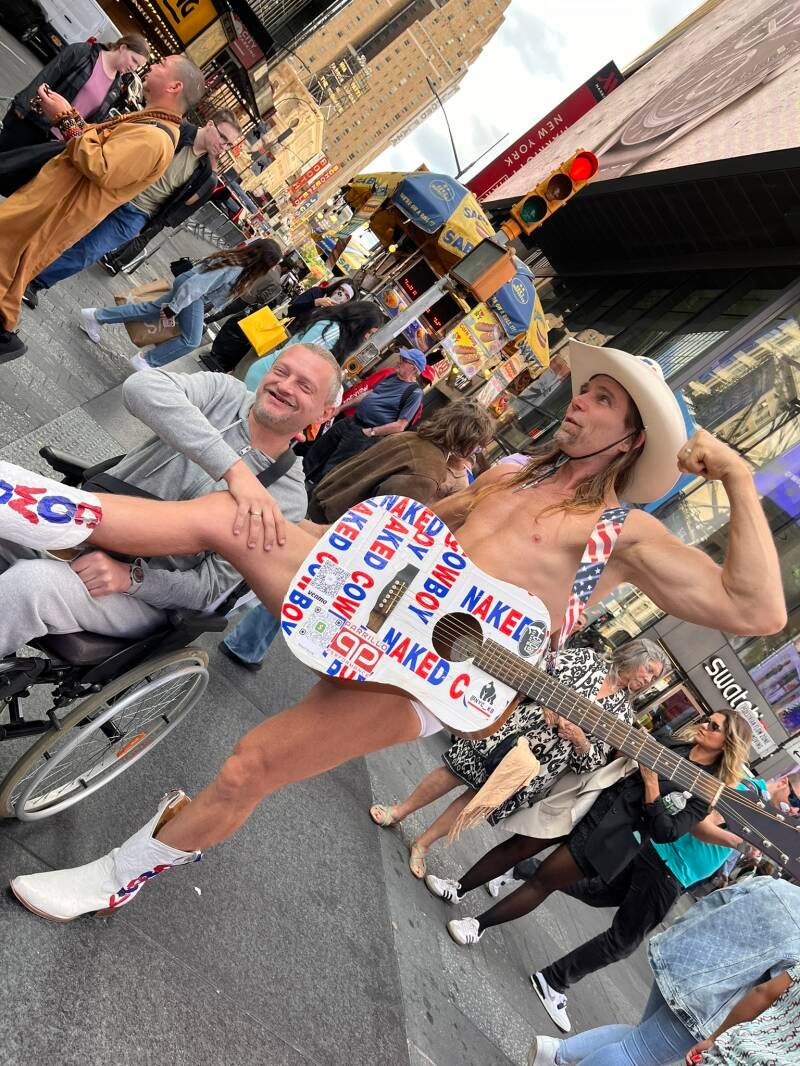 Tim met The Naked Cowboy
