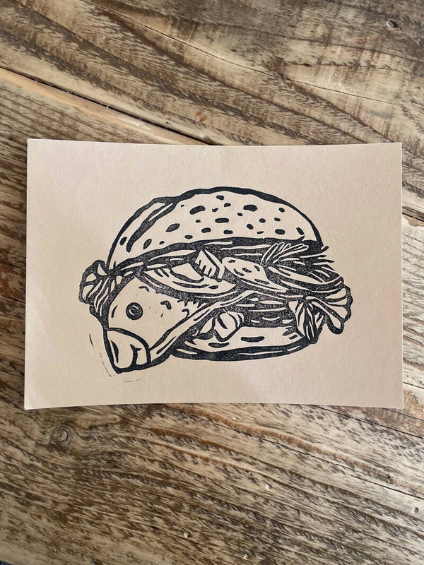 Original Linoldruck Fischbrötchen auf beige