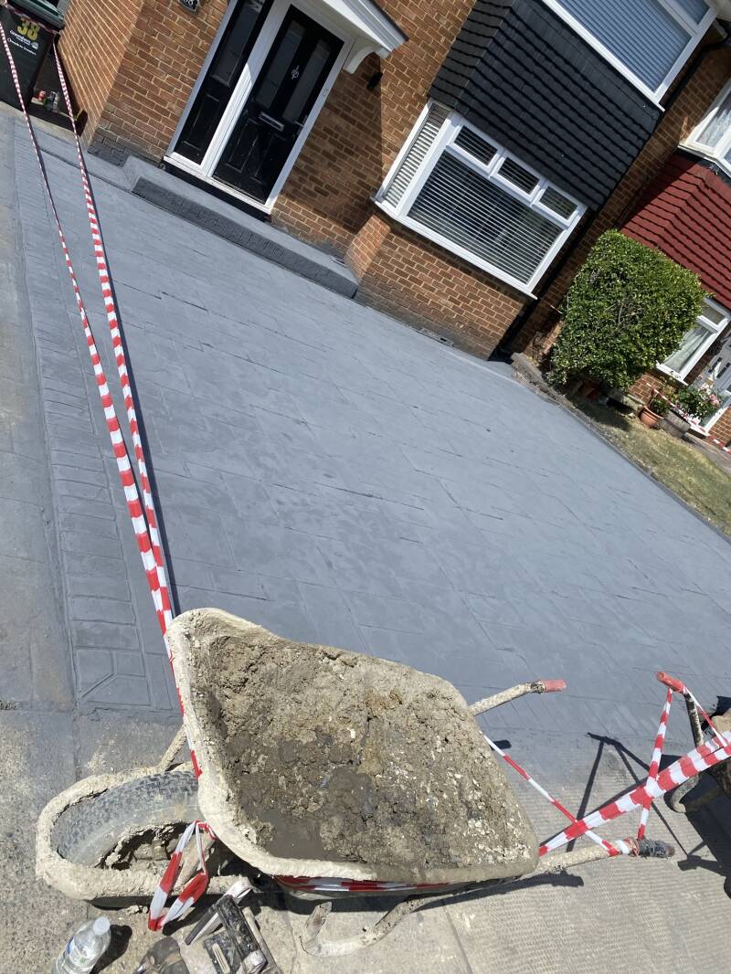 Riverview park pattern imprinted concrete driveway 
