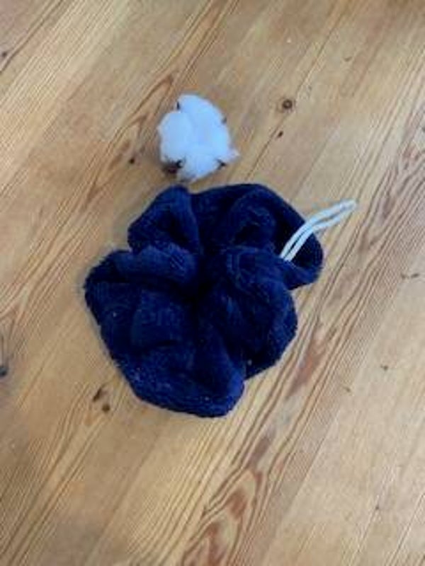 Fleur de douche bleue marine