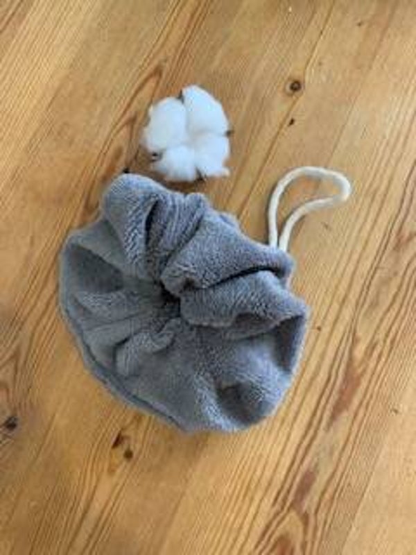 Fleur de douche grise