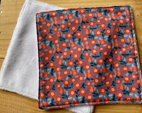 Mini serviette visage fleuri