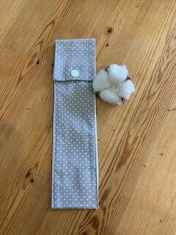 Pochette à brosse à dents grise à pois