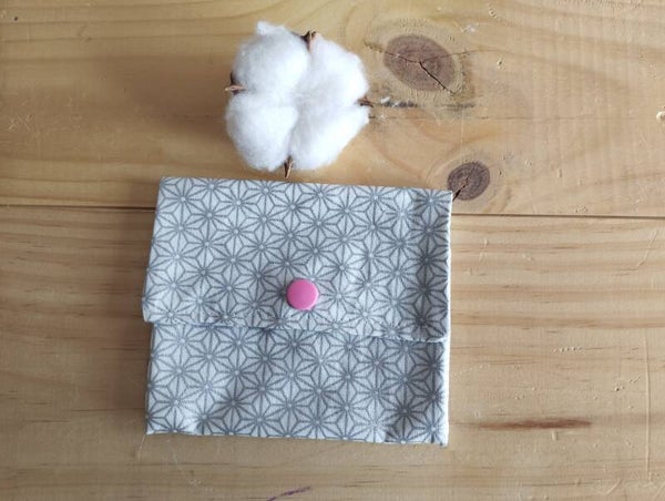 Pochette à savon grise à forme géométrique