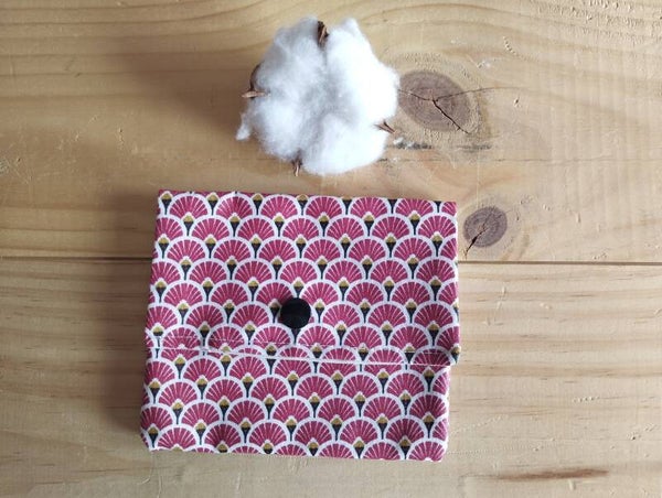 Pochette à savon bordeaux à forme géométrique