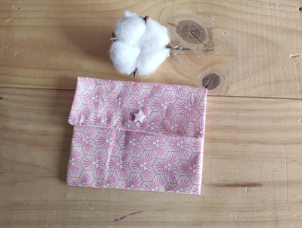 Pochette à savon rose à forme géométrique
