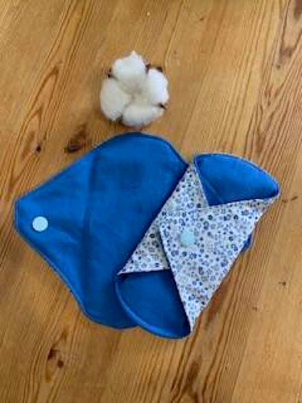 Protège slip "Oups" fleuri bleu