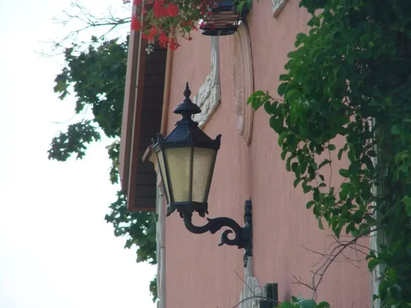 Außenwandleuchte aus Gusseisen im Vintage Design – Klassische Wandlaterne für Hausfassade, Eingangsbereich & Gartenbeleuchtung