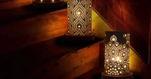 Handgefertigte Keramiklampe mit Ornamenten – Dekorative Tischlampe für warmes Licht und stilvolle Wohnräume