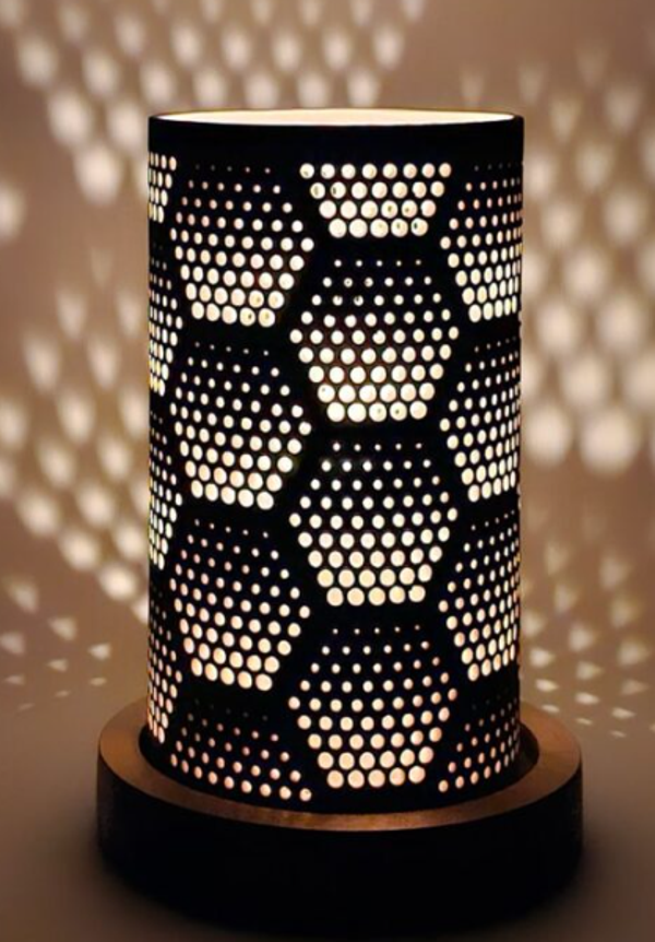 Keramiklampe im Sechseck-Ajourdesign H 25 cm