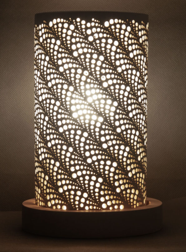 Keramiklampe mit Bergbach-Muster H 24 cm