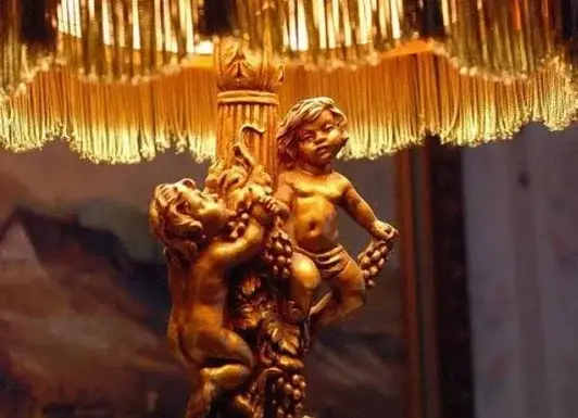 Klassische Tischlampe mit Figur im Antikstil – Elegante Innenleuchte für Wohnzimmer, Schlafzimmer & stilvolle Einrichtung