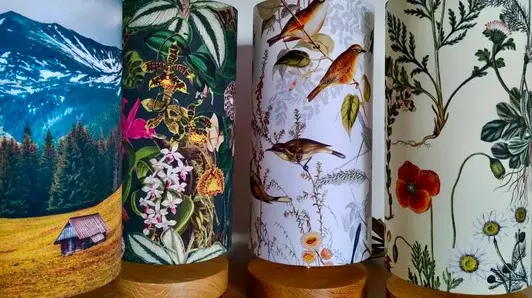 Lampenschirm mit Naturmotiven – Design Lampenschirm mit Blumen & Vogel Muster für stilvolle Tischlampen