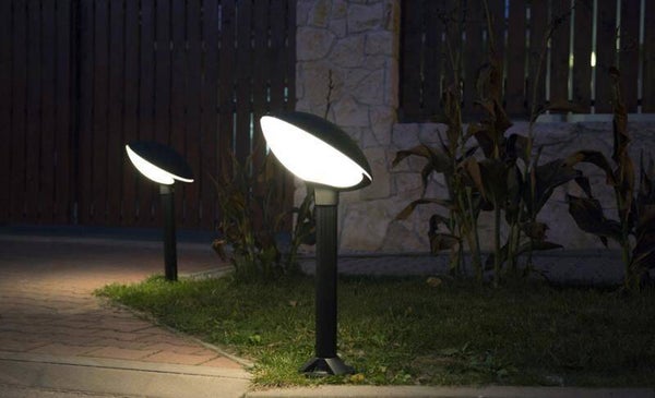 Moderne Außenleuchte mit ovalem Kopf H 124 cm