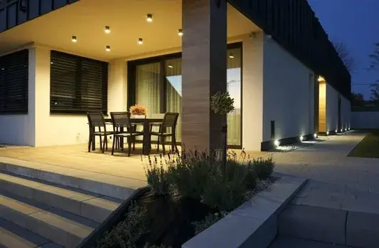 Moderne Deckenlampen & LED Plafonds – Stilvolle Deckenbeleuchtung für Wohnzimmer, Terrasse & Architekturbeleuchtung