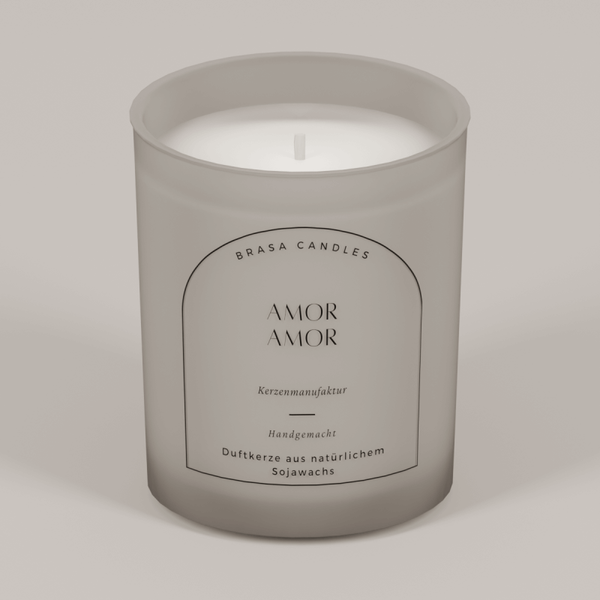 Sojawachskerze „Amor Amor“ im Glas 245 ml – Graumattes Design mit Bambusdeckel