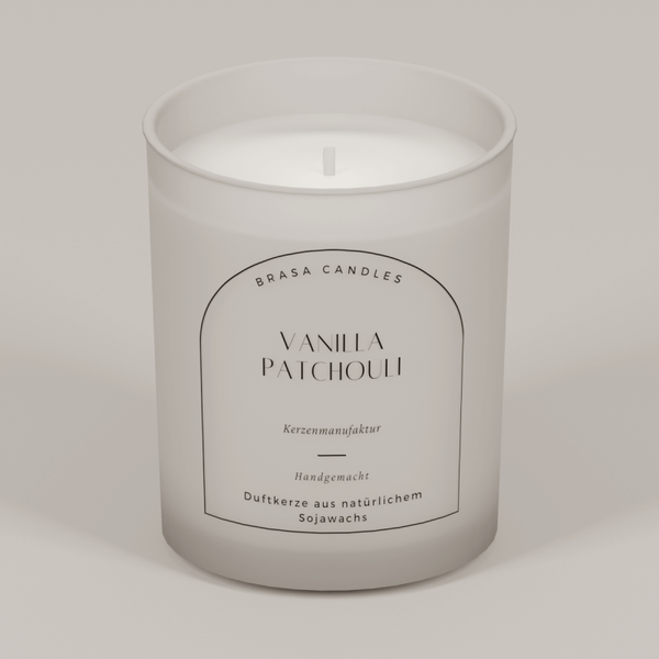 Sojawachskerze „Vanilla Patchouli“ im Glas 245 ml – Weißer Frost-Look mit Bambusdeckel