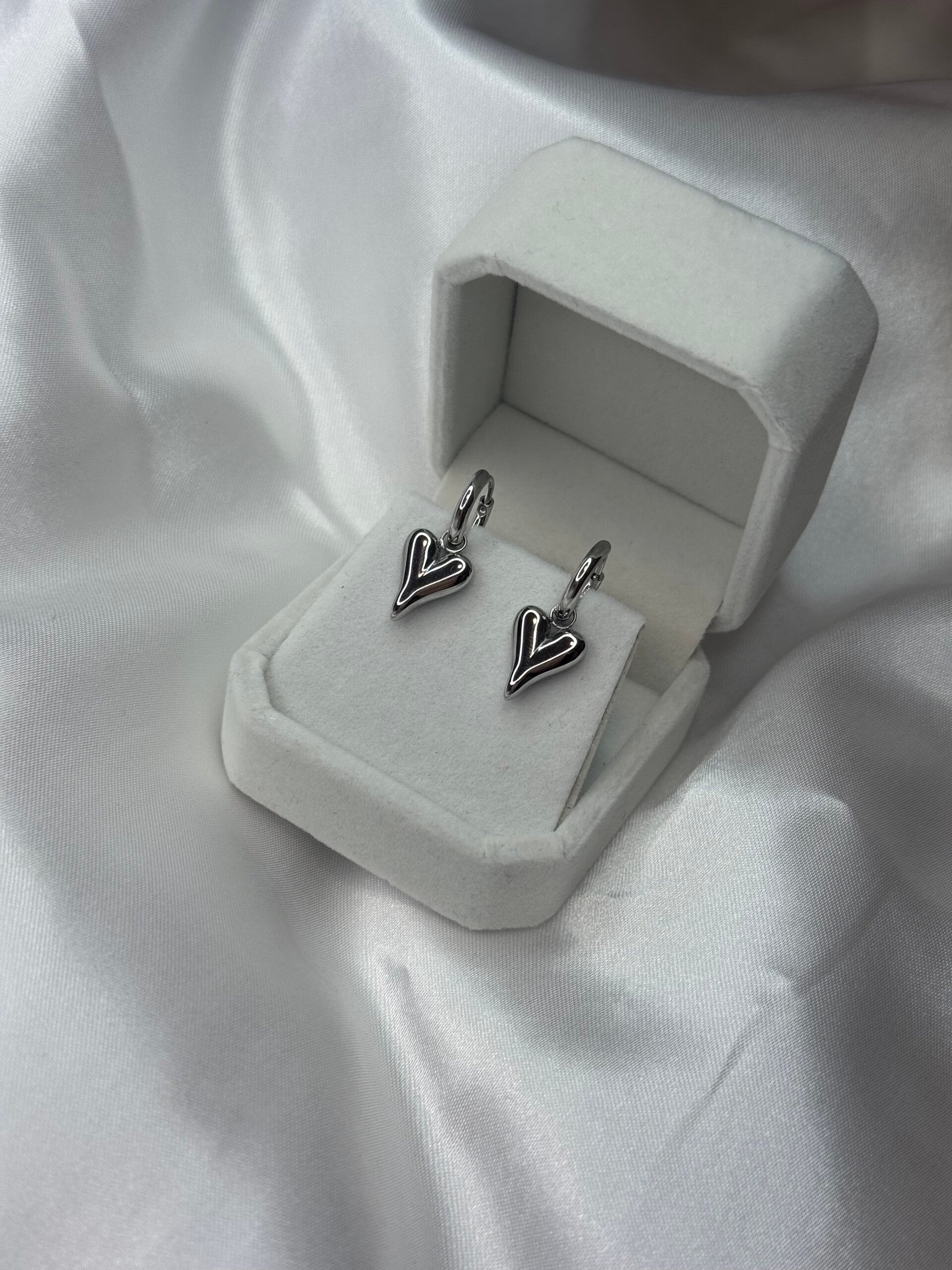 Love heart oorbel - Zilver kleur