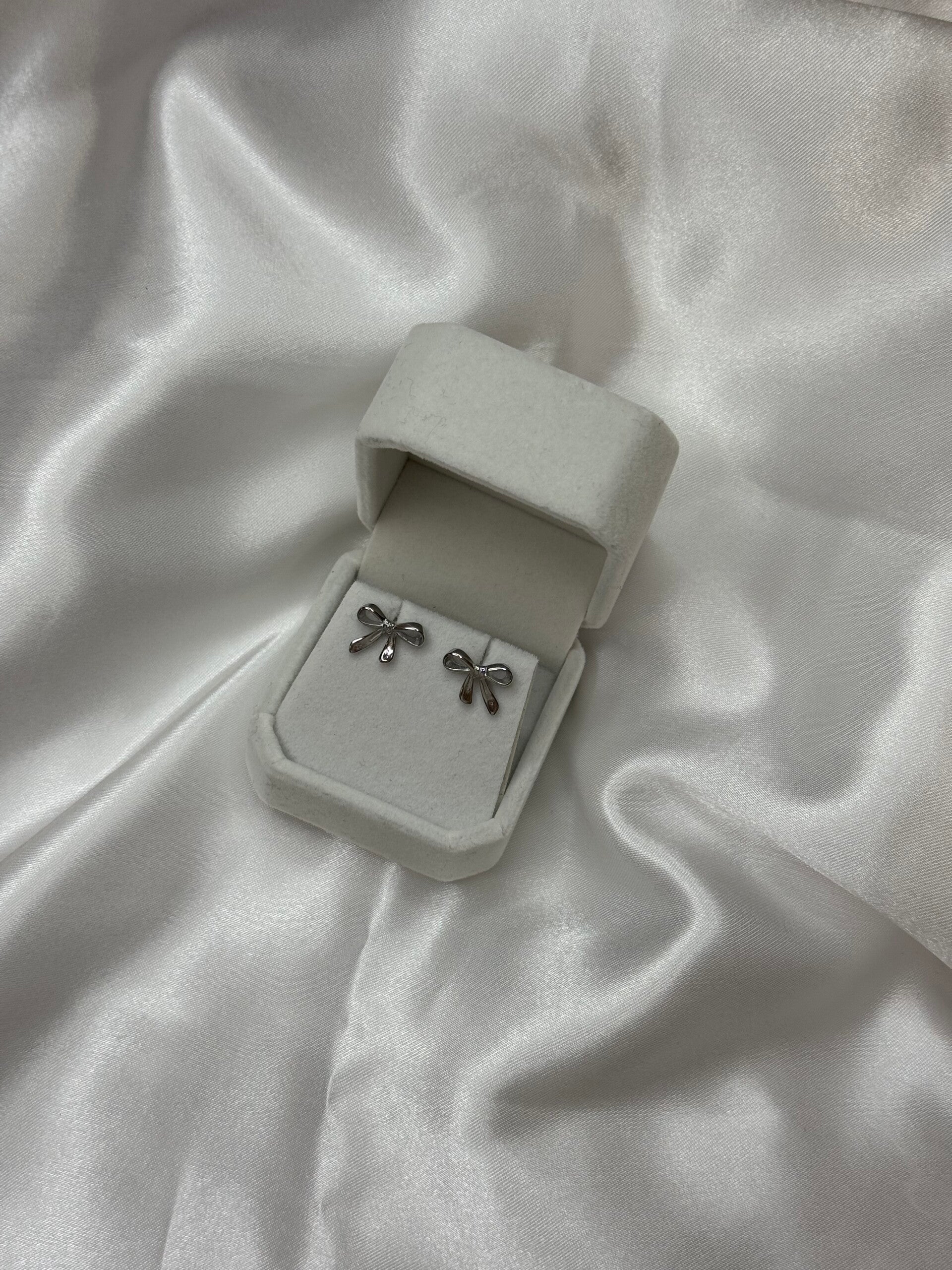 Floor oorbel knopjes - Zilver kleur