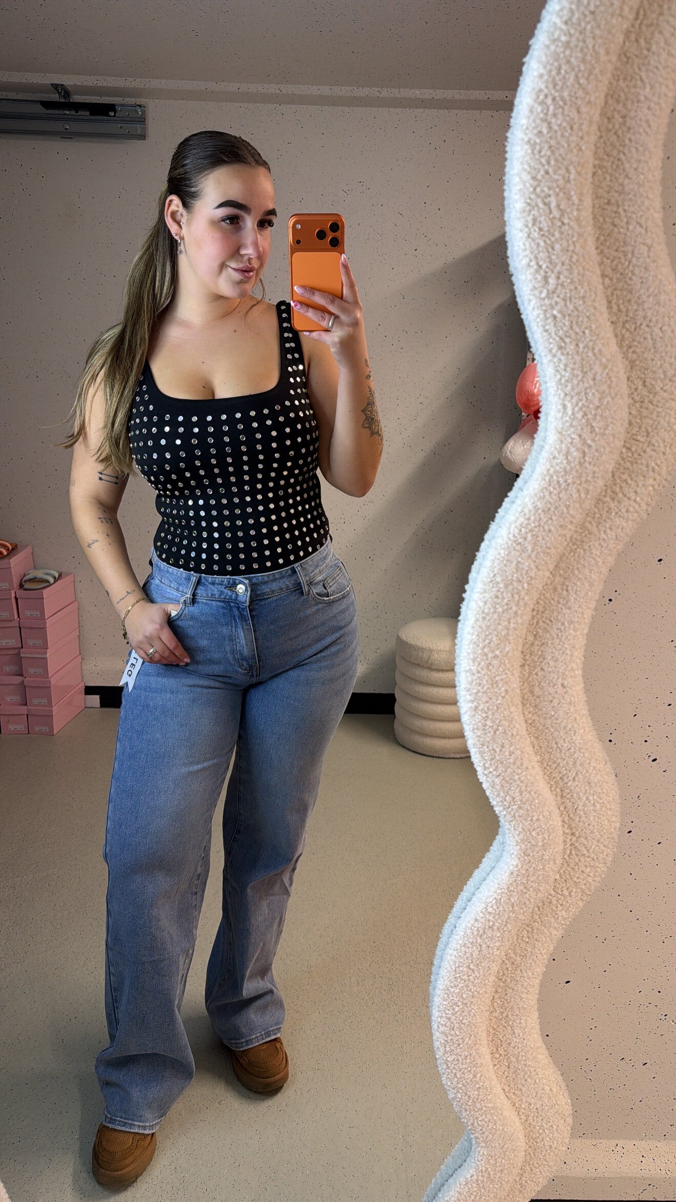 Viral studs body black