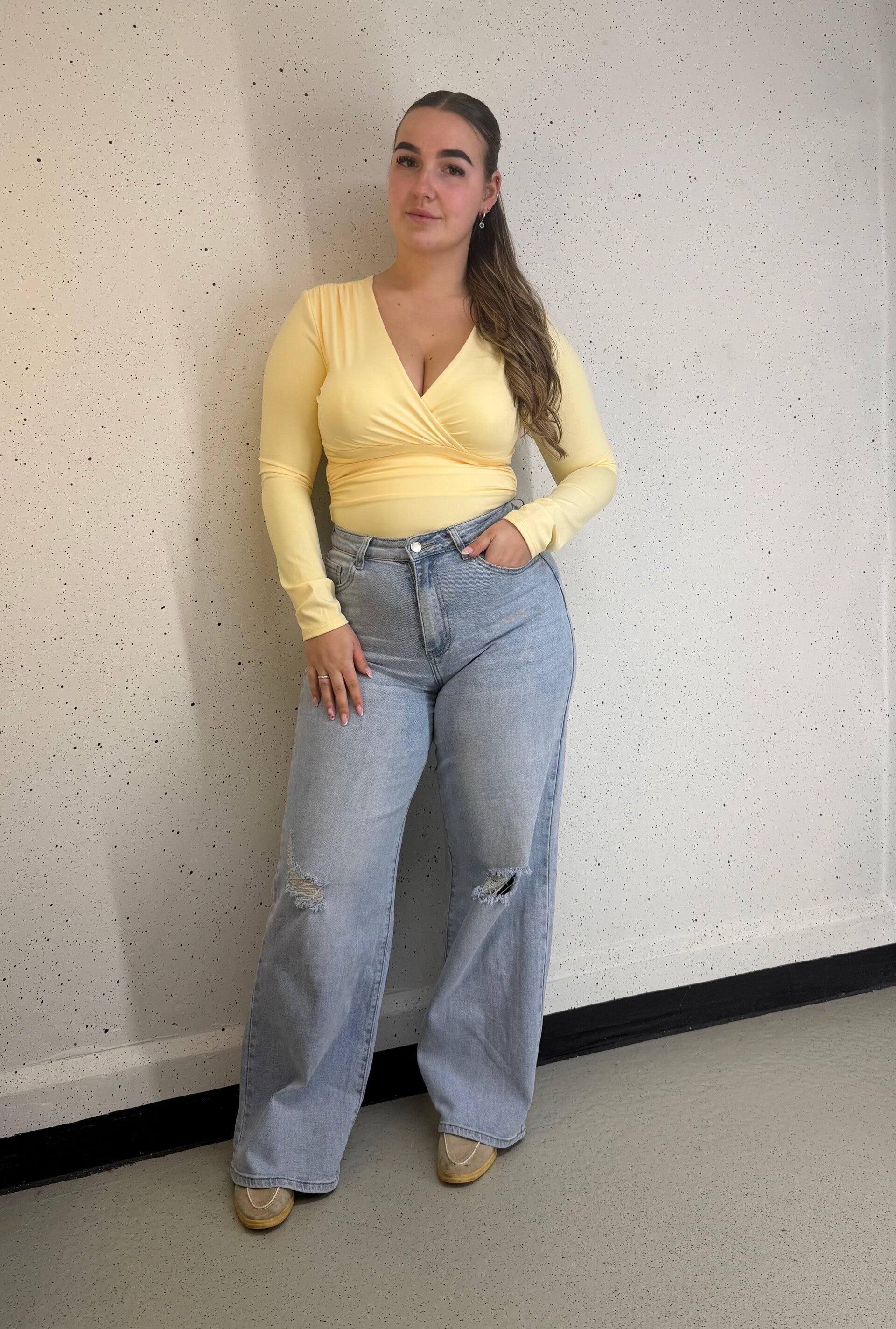 Travel v body yellow