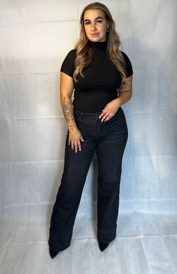 Short sleeve top black