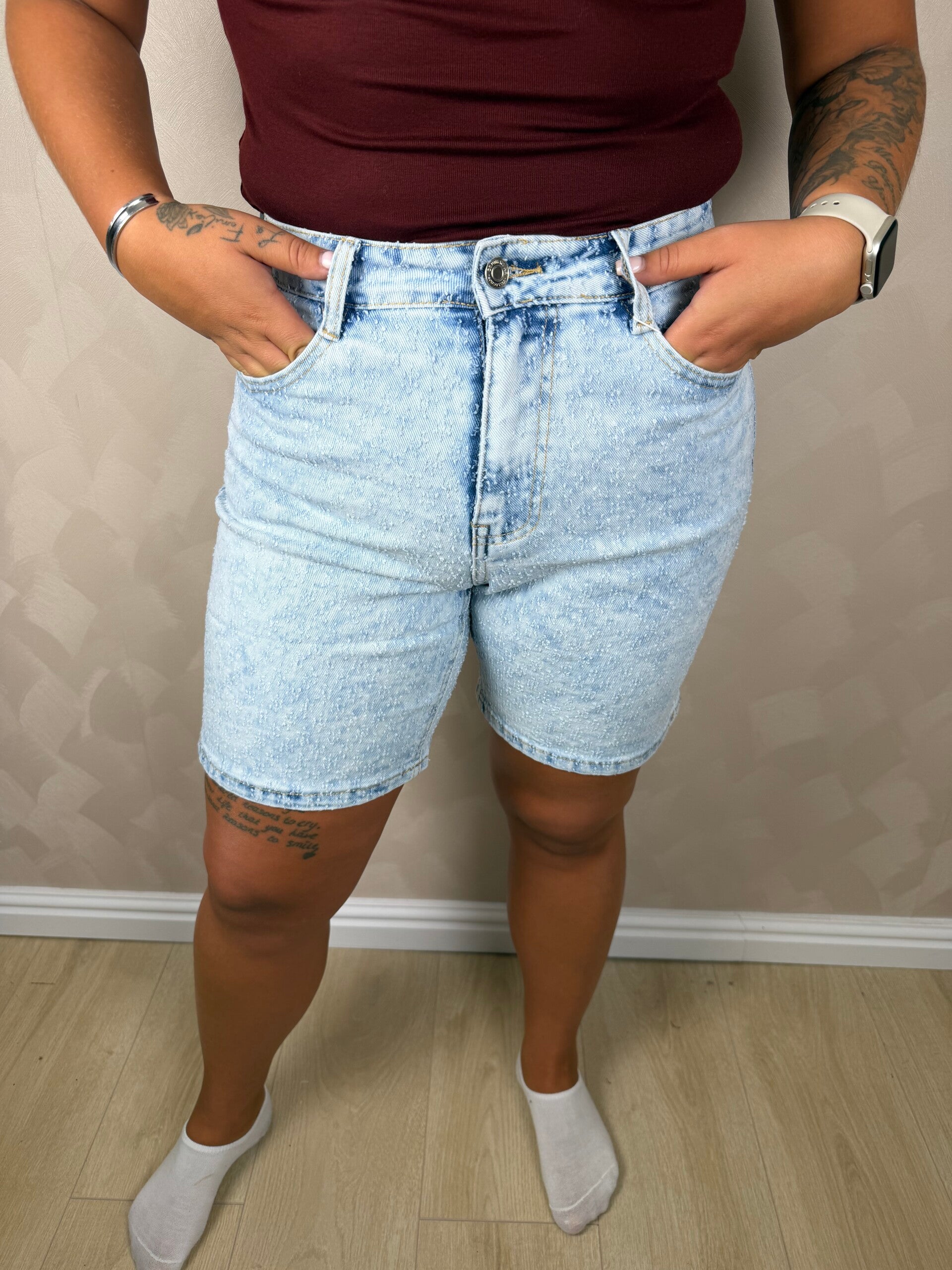 Short denim