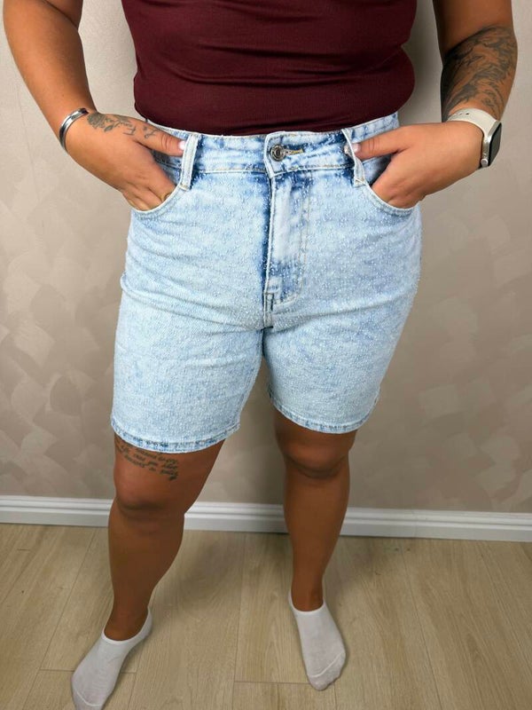 Short denim