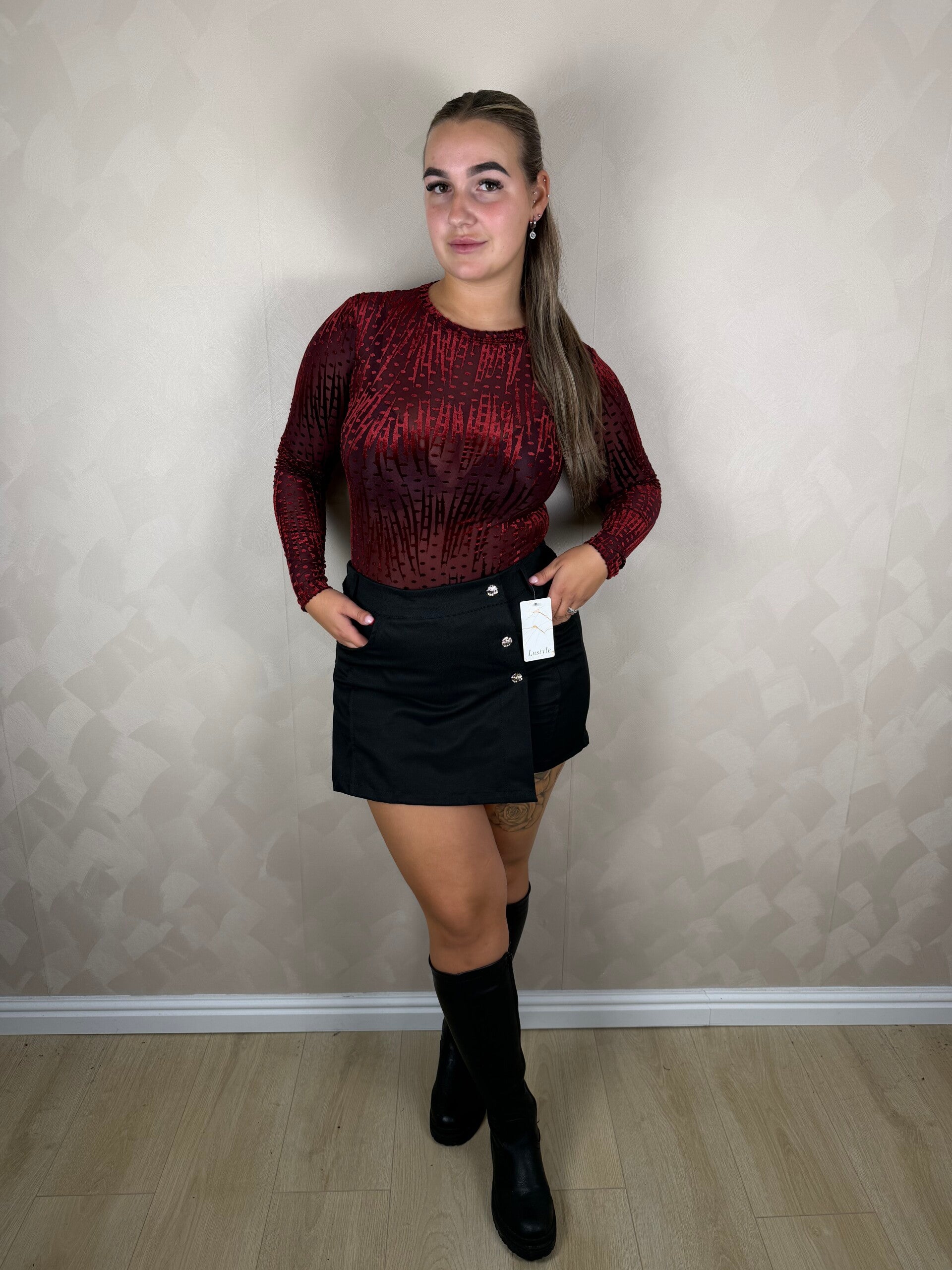 Evi skort black