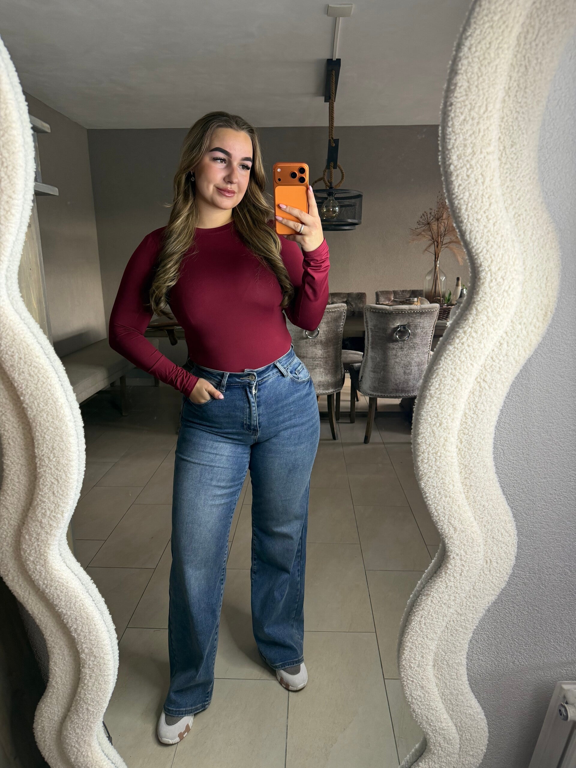 By swan body Bordeaux