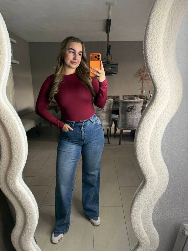 By swan body Bordeaux