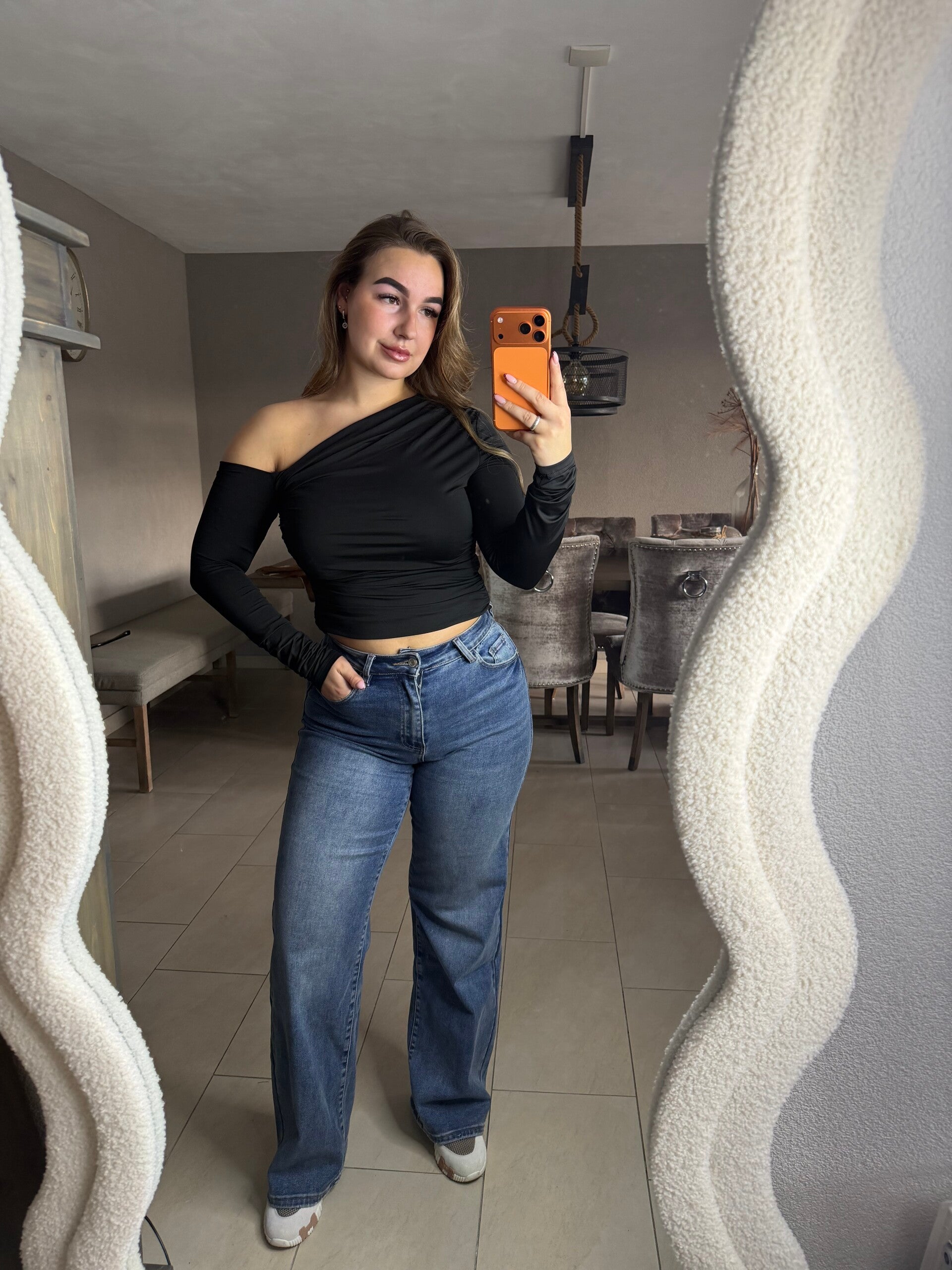 Lia offshoulder top black