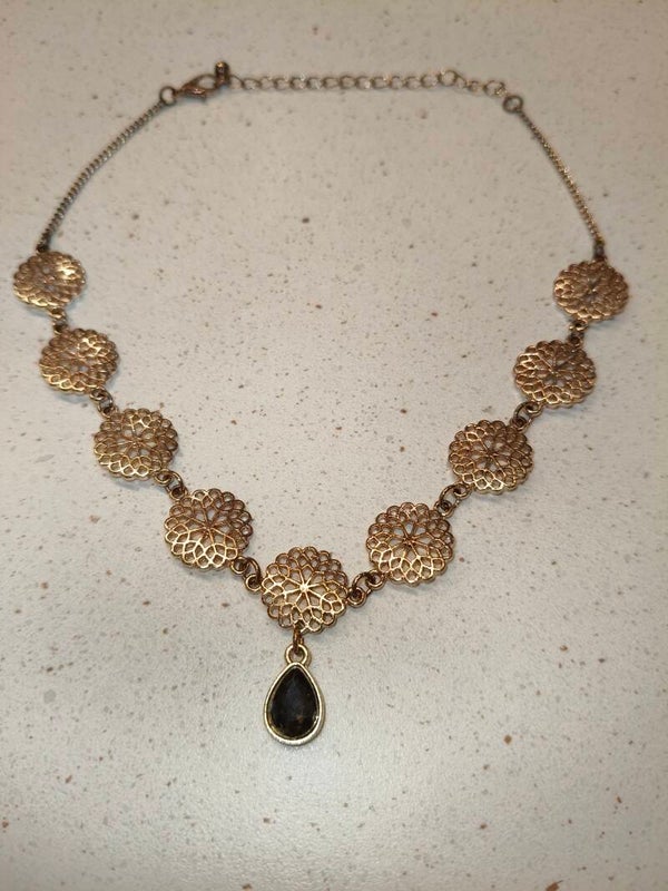 Droplet Daisy Chain Choker