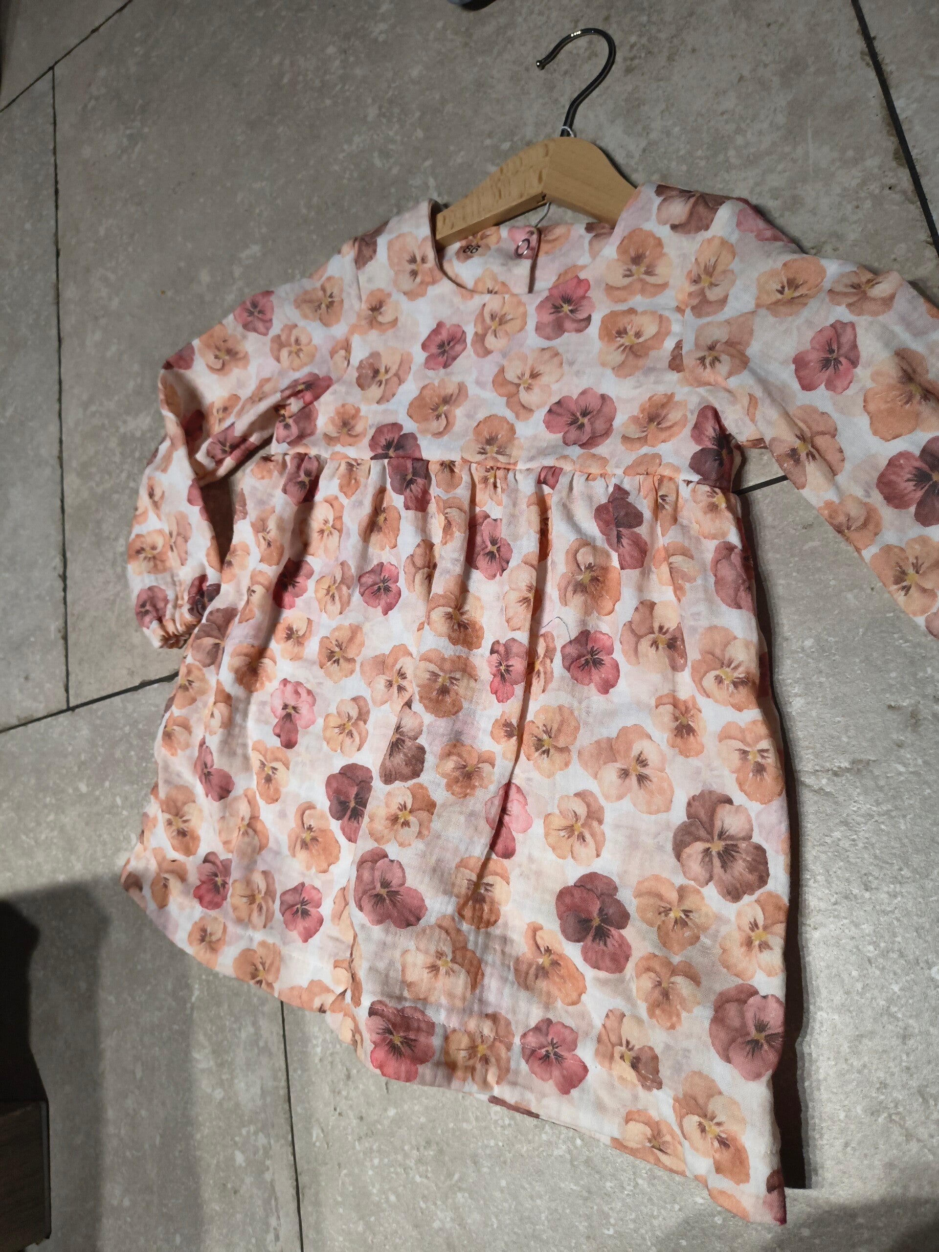 Kleedje met lange mouwen in herfst kleuren