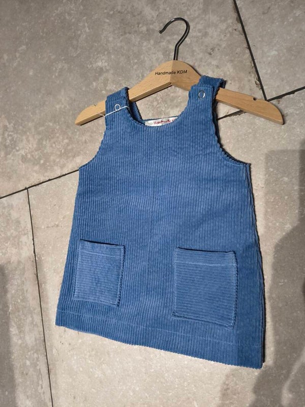 Salopette kleedje in zachte blauwe ribstof