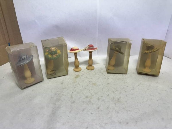 The Leonardo Collection Hats On Stand 6 X Hats On Stands Some In Boxes