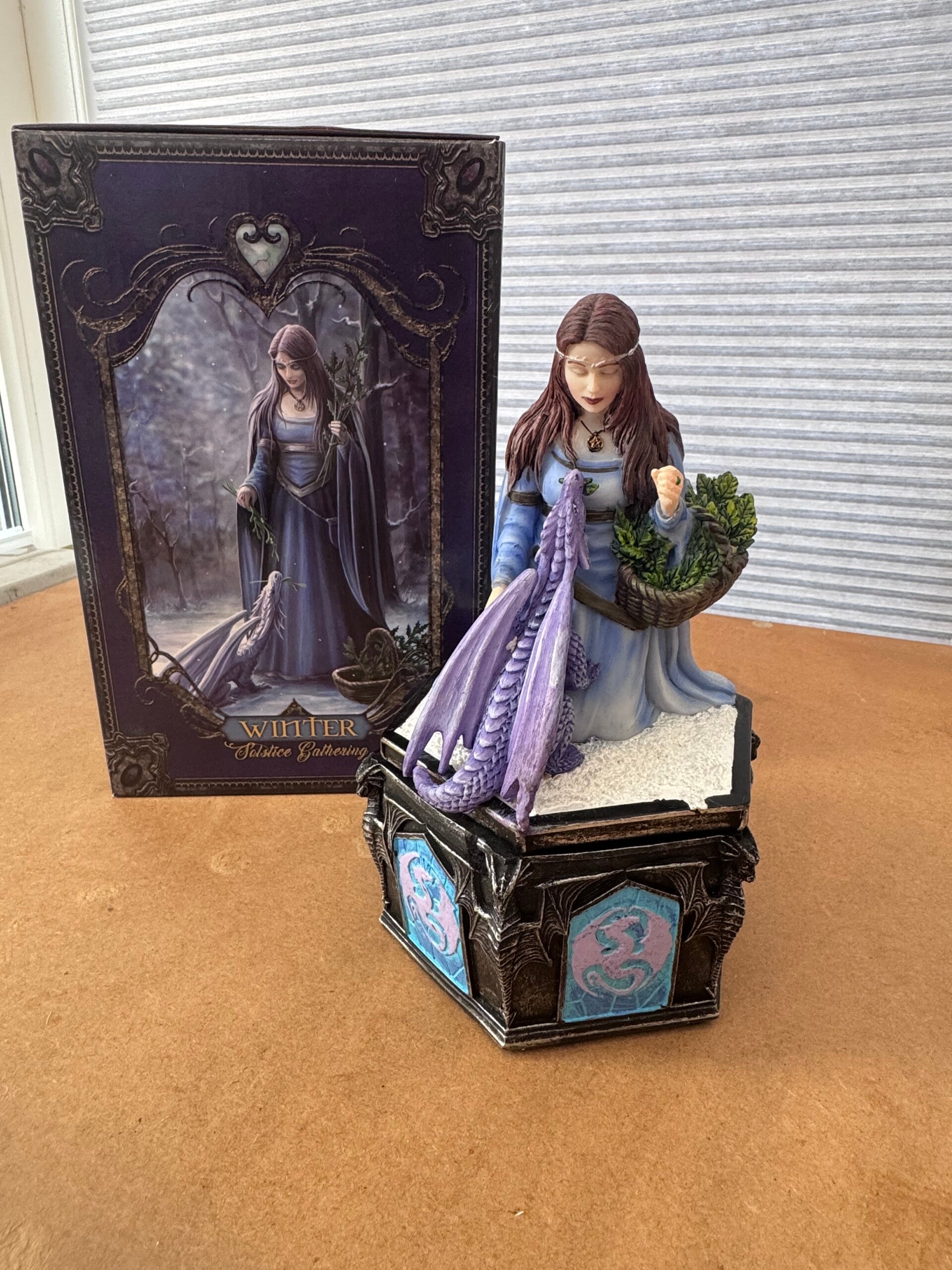 Anne Stokes Dragon Friendship Winter Trinket Box Solstice Gathering Boxed