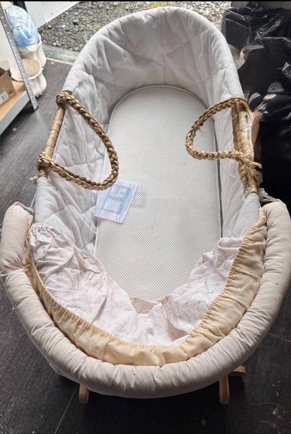 Winne The Pooh Swinging Moses Basket Crib  Complete